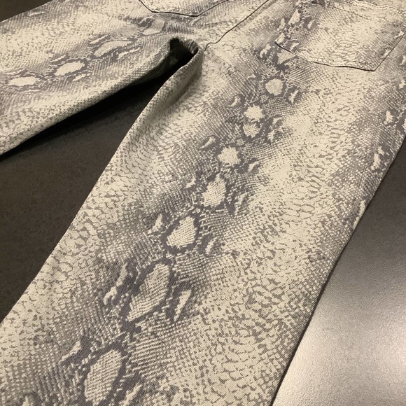 Elliott & Vine Gray Snake Reptile Animal Print Skinny Ankle Crop Jeans NWT - Picture 8 of 13